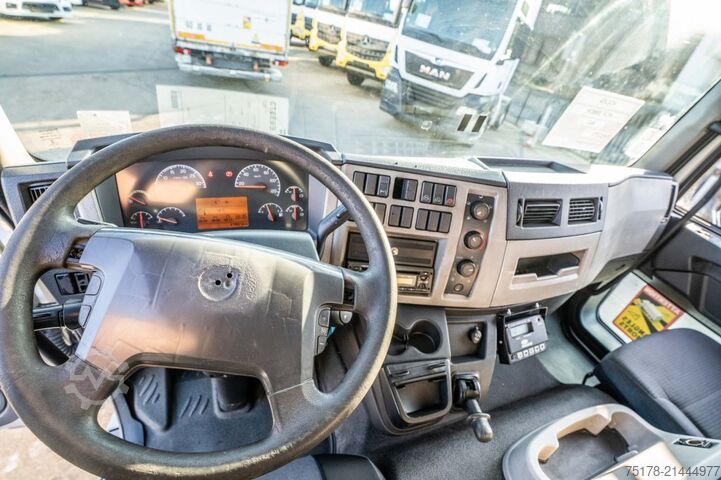 Refrigerated/freezer transport VOLVO FLH 290 +CARRIER