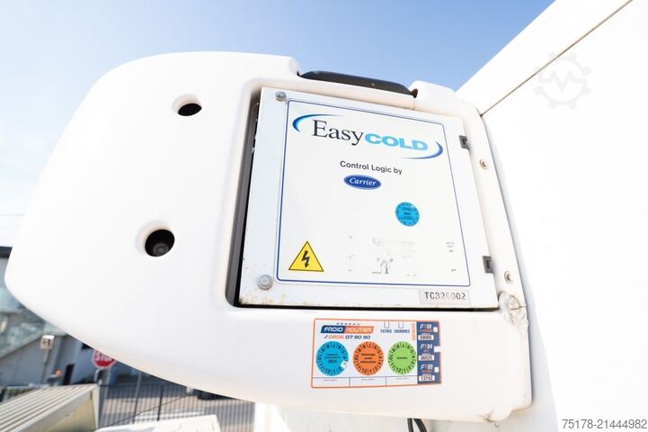 Refrigerated/freezer transport VOLVO FLH 290 +CARRIER