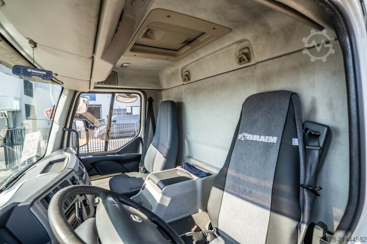 Refrigerated/freezer transport VOLVO FLH 290 +CARRIER