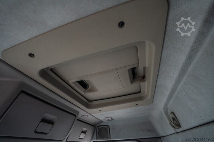 Refrigerated/freezer transport VOLVO FLH 290 +CARRIER