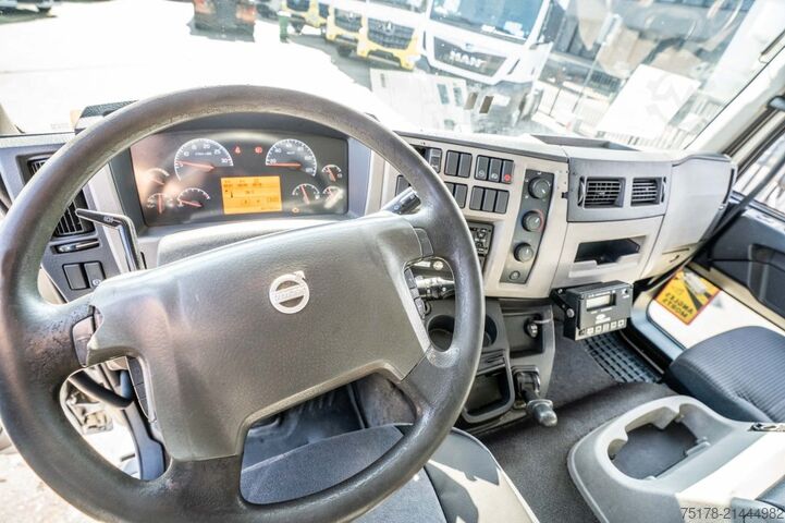 Refrigerated/freezer transport VOLVO FLH 290 +CARRIER