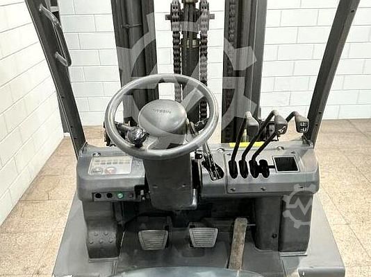 Gabelstapler Nissan UGD 02 A 30 PQ