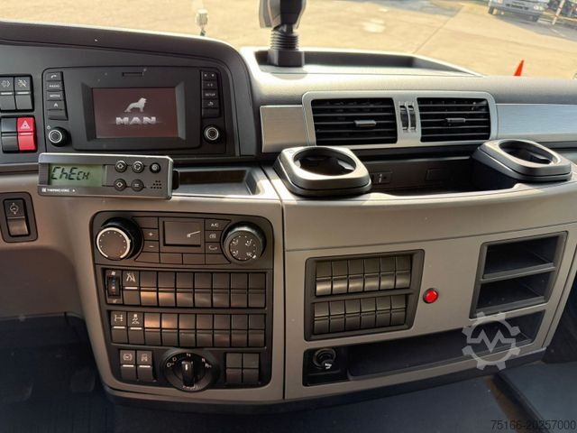 Refrigerated truck MAN TGL 12.220BL EISBUNKERW.6,75m 5 türig *EURO6D