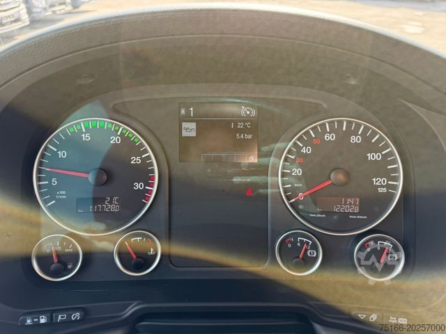 Refrigerated truck MAN TGL 12.220BL EISBUNKERW.6,75m 5 türig *EURO6D