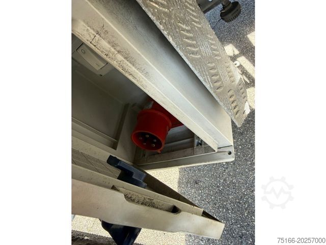 Refrigerated truck MAN TGL 12.220BL EISBUNKERW.6,75m 5 türig *EURO6D