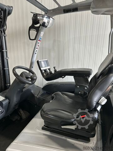 Electric forklift with fork positioner Still RX20-16