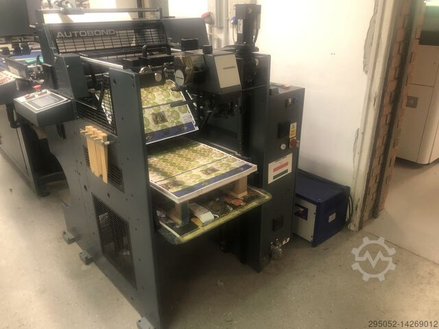 Kaschiermaschine mit Inline-Spot-UV Autobond Autobond Micro 52 TH-SUV