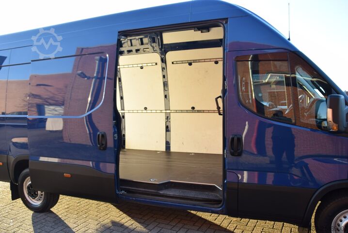 High top van Iveco Daily  35 S14 EU6D Automatik Superhochdach Maxi