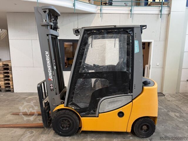 Diesel Forklift Jungheinrich DFG 320 S / Halbkabine / 878 Std.