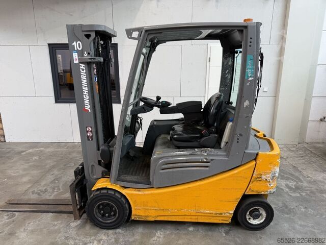 Electric 4-wheel forklift Jungheinrich EFG 320 / Halbkabine / STVZO