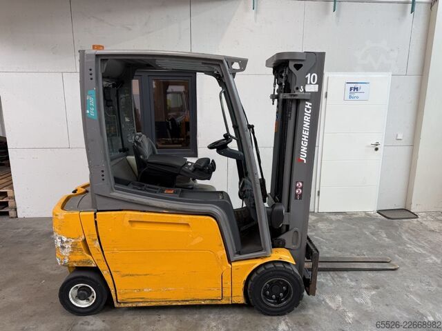 Electric 4-wheel forklift Jungheinrich EFG 320 / Halbkabine / STVZO