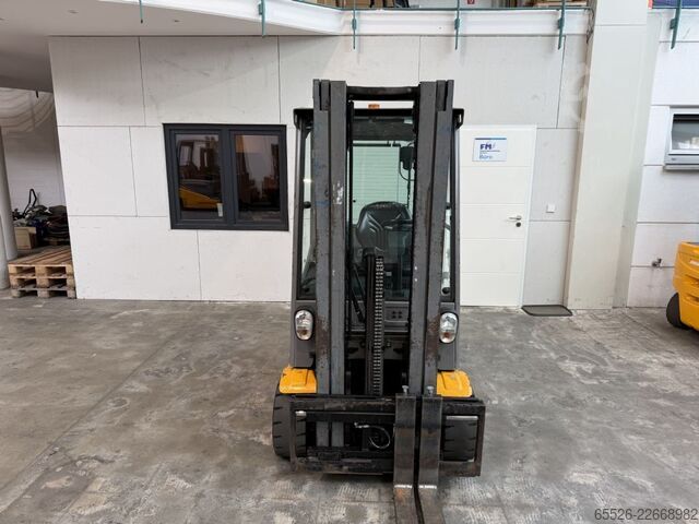 Electric 4-wheel forklift Jungheinrich EFG 320 / Halbkabine / STVZO
