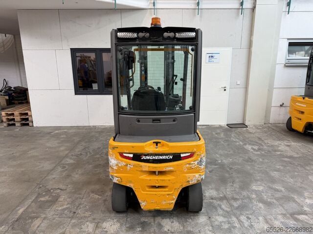 Electric 4-wheel forklift Jungheinrich EFG 320 / Halbkabine / STVZO