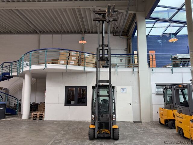 Electric 4-wheel forklift Jungheinrich EFG 320 / Halbkabine / STVZO