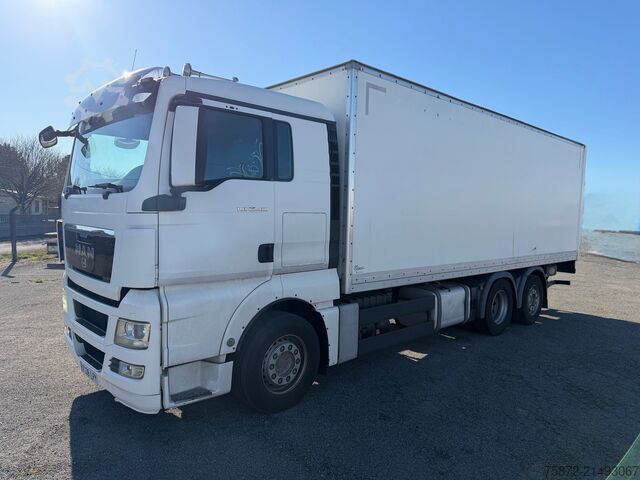 Box truck MAN TGX 26.480 26T 6X2 EJE DIRECIONAL