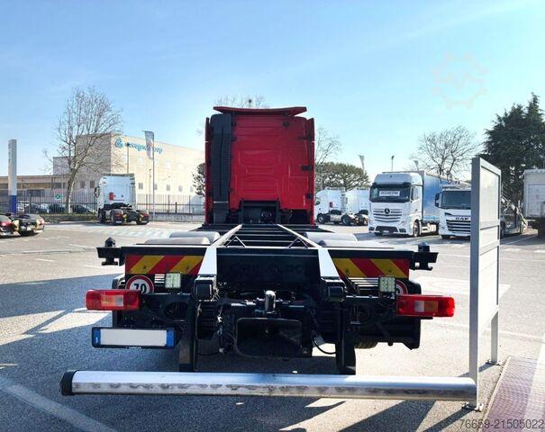 Standard tractor unit VOLVO FH13 460 trasporto containers