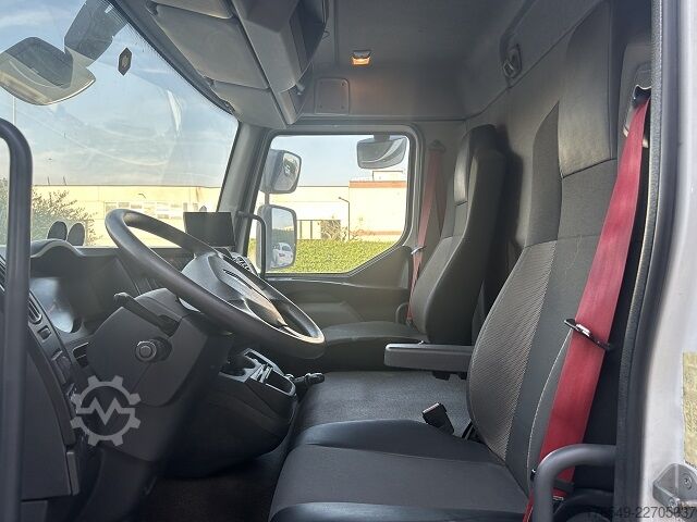 Pritsche mit Rampen für den Fahrzeugtransport Renault D16-240
