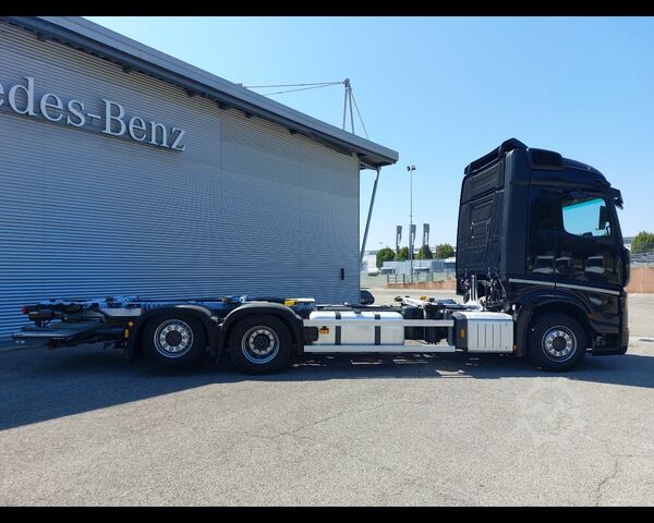 Wechselbrücke mit Kofferaufbau MERCEDES-BENZ Actros 5 25 6x2 - Actros 5 2553 L 6x2