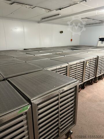 Wagen und Tabletts für Retorten mit 1300 mm Durchmesser Steriflow Retort trolleys and trays