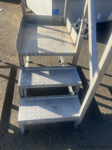 Edelstahl-Bedienstiege für Maschinen  