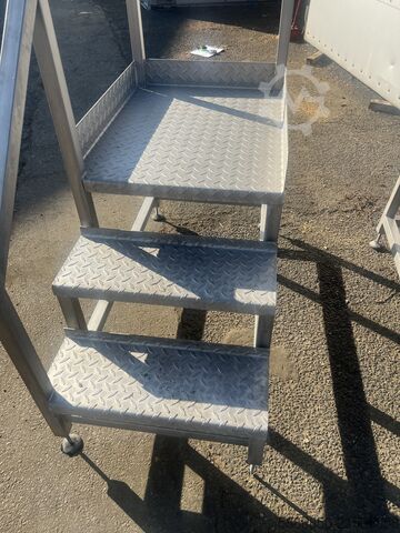 Edelstahl-Bedienstiege für Maschinen  