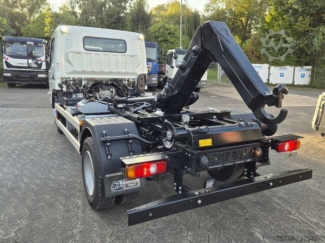 Telehoist load lugger van Fuso Canter FUSO 7C18 Duonic City Abrollkipper
