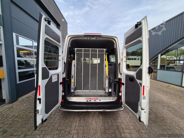 Wheelchair transport VW Crafter 2.0 TDI/ DSG/ Wheelchair/ 8+1