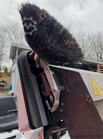 Aufsitz Kehrmaschine Scheuersaugmaschine Dulevo 1100 EH