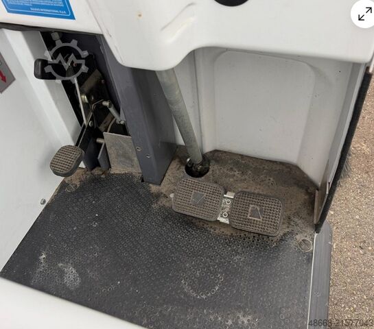 Aufsitz Kehrmaschine Scheuersaugmaschine Dulevo 1100 EH