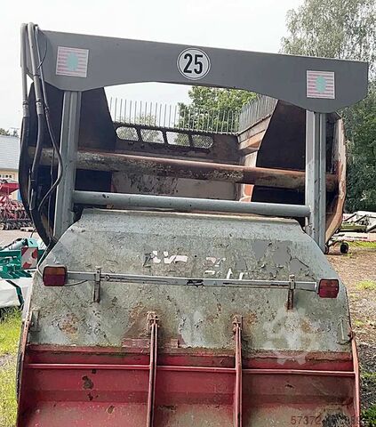Feed Mixer Wagon Walker Merkur 12