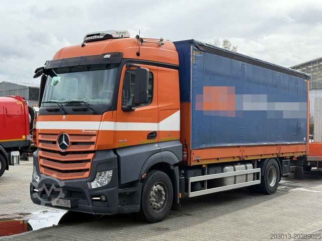 LKW mit Pritsche & Plane MERCEDES-BENZ Actros 4x2 Pritsche Plane Laderampe + Anhänger