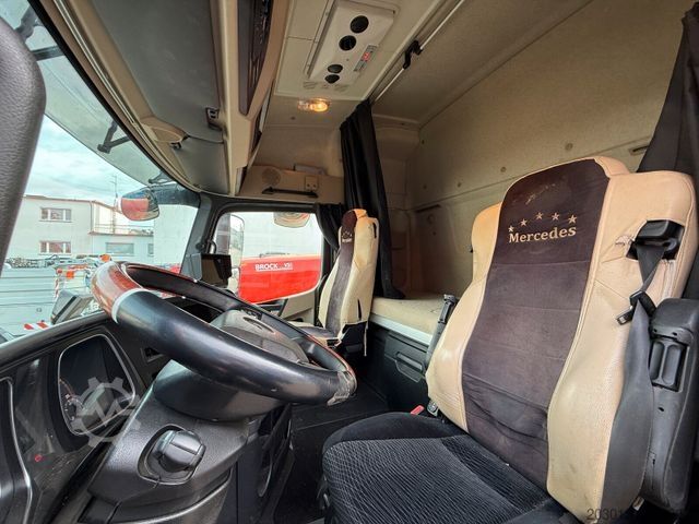 LKW mit Pritsche & Plane MERCEDES-BENZ Actros 4x2 Pritsche Plane Laderampe + Anhänger