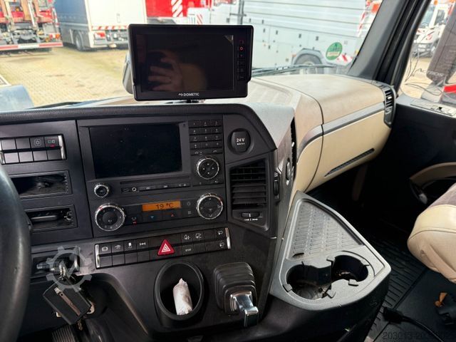 LKW mit Pritsche & Plane MERCEDES-BENZ Actros 4x2 Pritsche Plane Laderampe + Anhänger