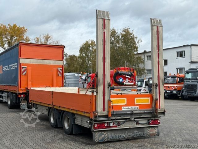 LKW mit Pritsche & Plane MERCEDES-BENZ Actros 4x2 Pritsche Plane Laderampe + Anhänger