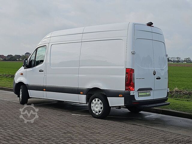 High-roof van MERCEDES-BENZ SPRINTER 317 L2H2 Mbux Navi RWD!