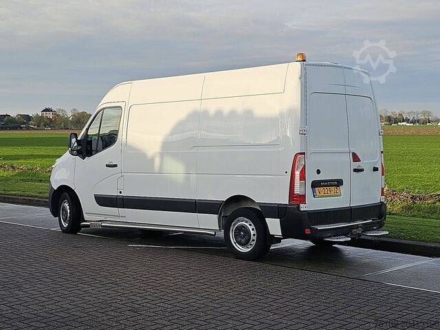 High-roof van RENAULT MASTER 2.3 L2H2 Navi Trekhaak!