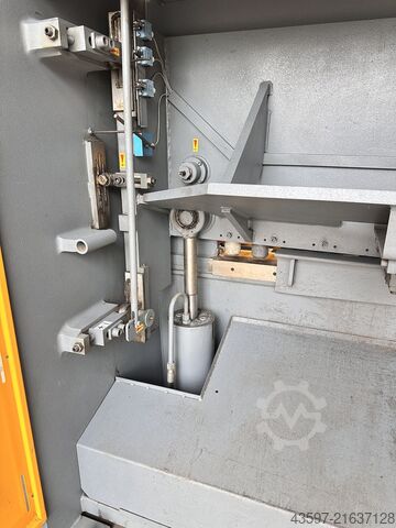 Hydraulic guillotine shear HACO TS 3012