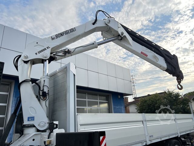 LKW mit festem Aufbau und Kran Renault T 460