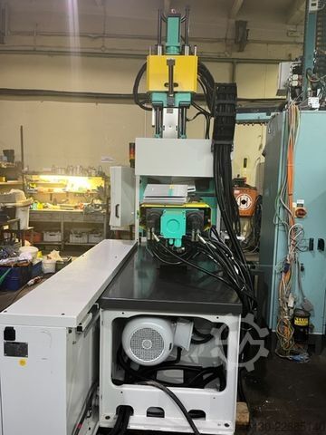 Injection molding machine  