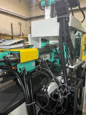 Injection molding machine  