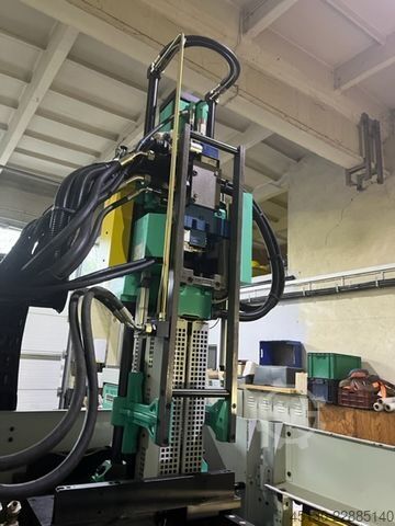 Injection molding machine  