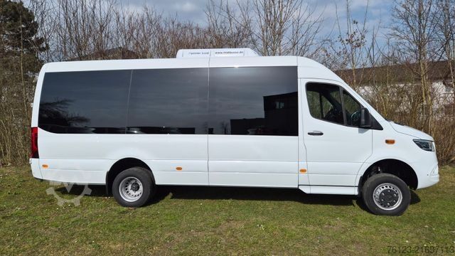 Kleinbus MERCEDES-BENZ 519  Allrad 4 x 4 Lagerfahrzeug Stock 20 Sitzer