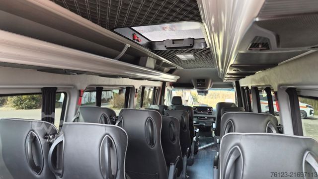 Kleinbus MERCEDES-BENZ 519  Allrad 4 x 4 Lagerfahrzeug Stock 20 Sitzer