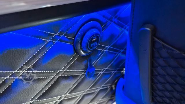 Kleinbus MERCEDES-BENZ 519  Allrad 4 x 4 Lagerfahrzeug Stock 20 Sitzer