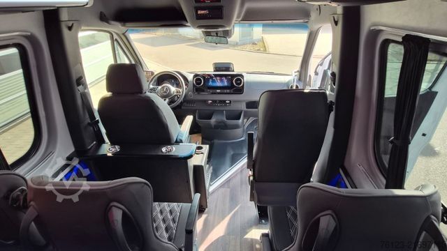 Kleinbus MERCEDES-BENZ 519  Allrad 4 x 4 Lagerfahrzeug Stock 20 Sitzer