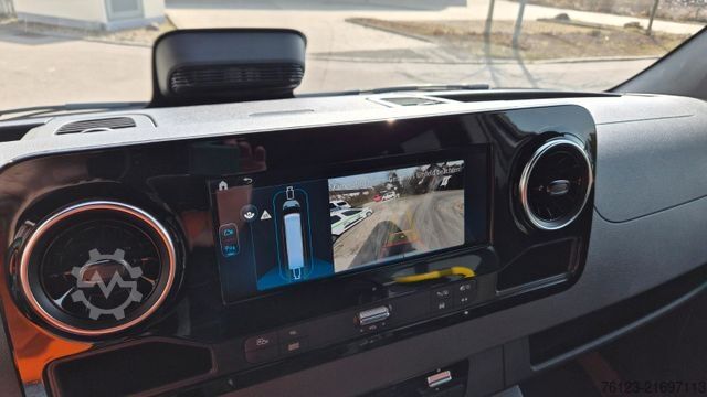 Kleinbus MERCEDES-BENZ 519  Allrad 4 x 4 Lagerfahrzeug Stock 20 Sitzer