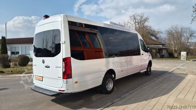 Kleinbus MERCEDES-BENZ 519  Allrad 4 x 4 Lagerfahrzeug Stock 20 Sitzer