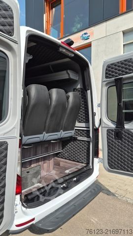 Kleinbus MERCEDES-BENZ 519  Allrad 4 x 4 Lagerfahrzeug Stock 20 Sitzer