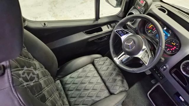 Kleinbus MERCEDES-BENZ 519  Allrad 4 x 4 Lagerfahrzeug Stock 20 Sitzer