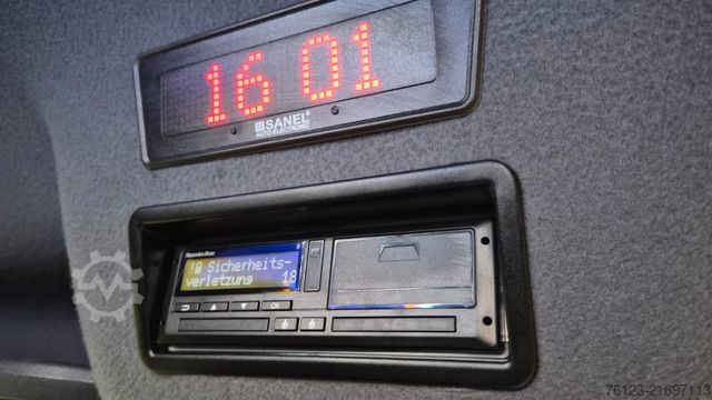 Kleinbus MERCEDES-BENZ 519  Allrad 4 x 4 Lagerfahrzeug Stock 20 Sitzer